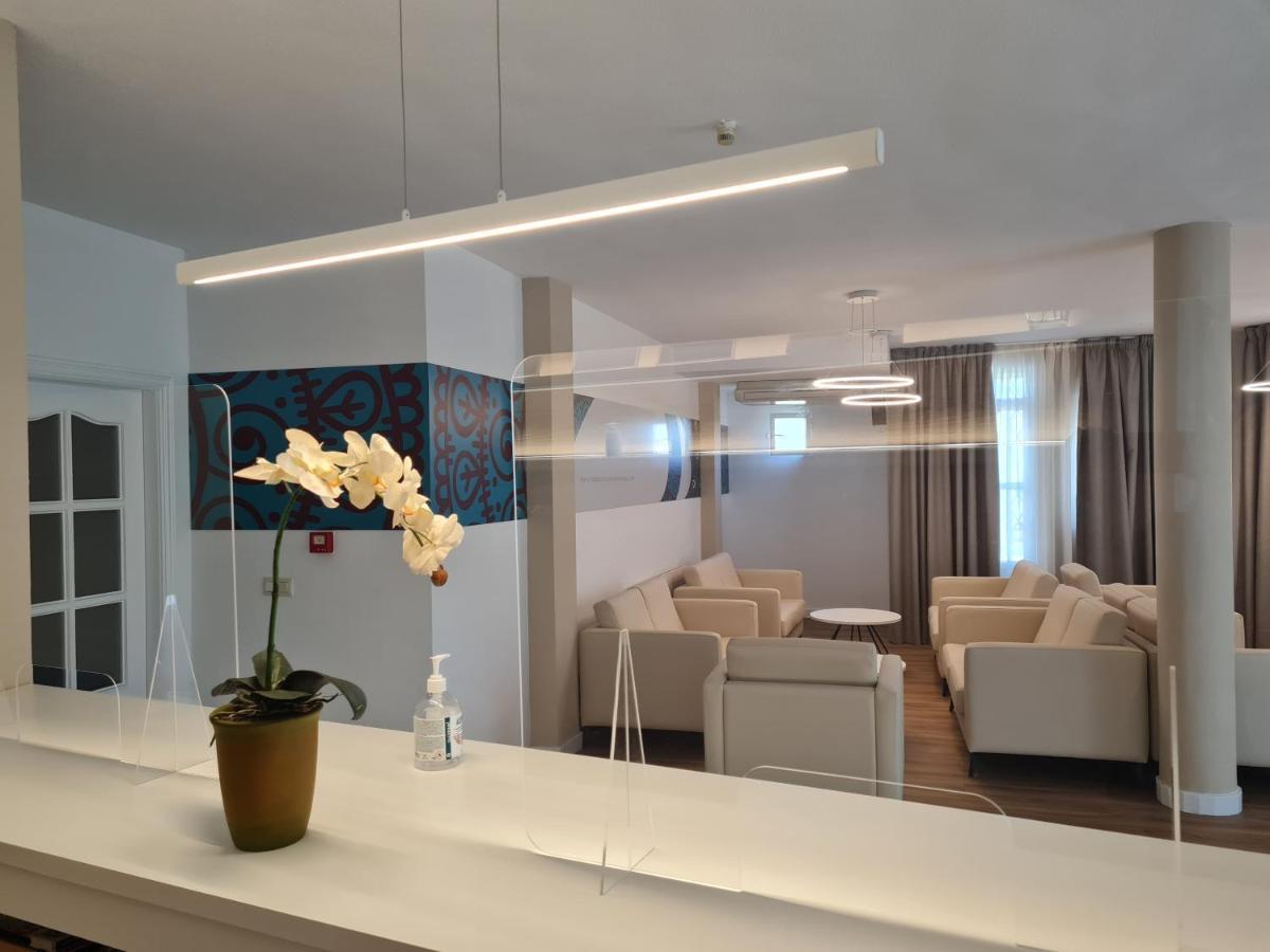 Hotel Balneario Fuentes Del Trampal Carmonita ภายนอก รูปภาพ