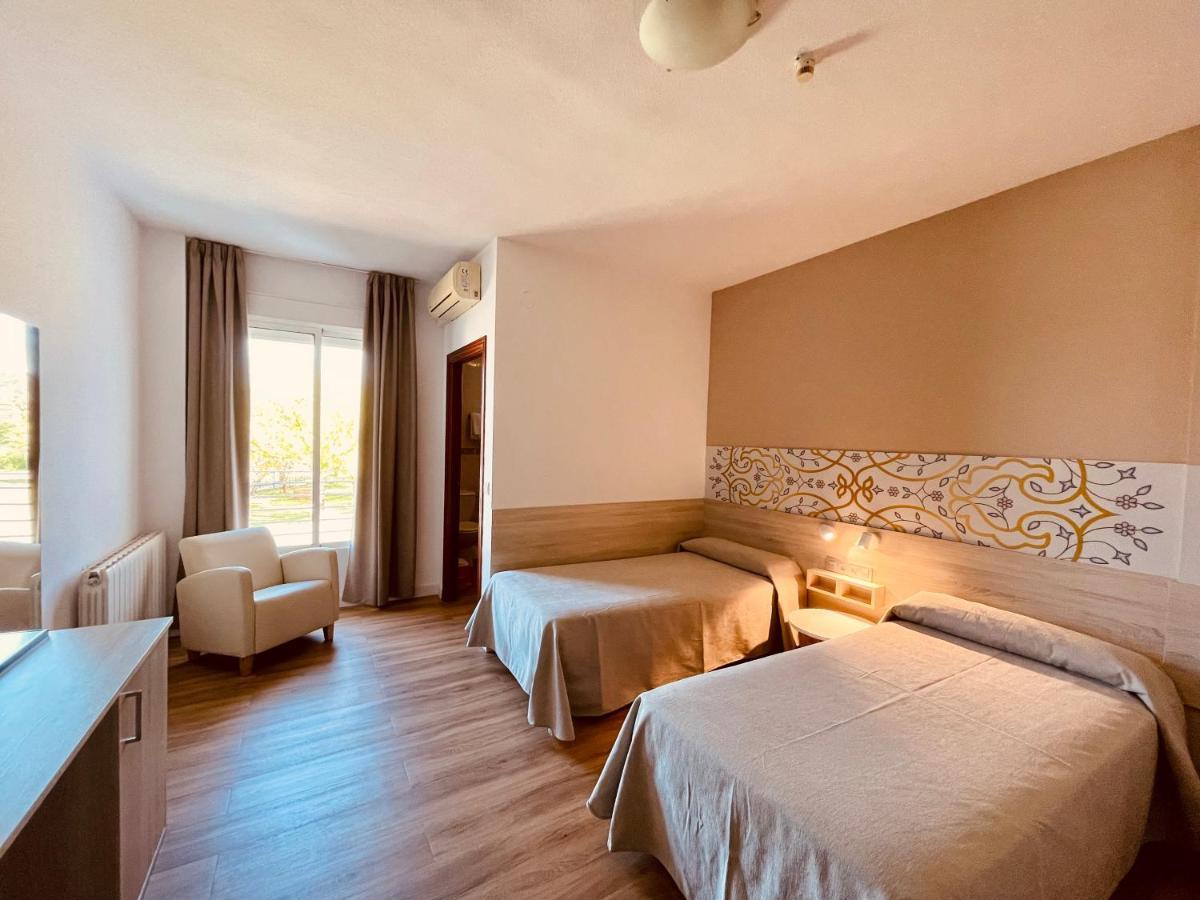 Hotel Balneario Fuentes Del Trampal Carmonita ภายนอก รูปภาพ