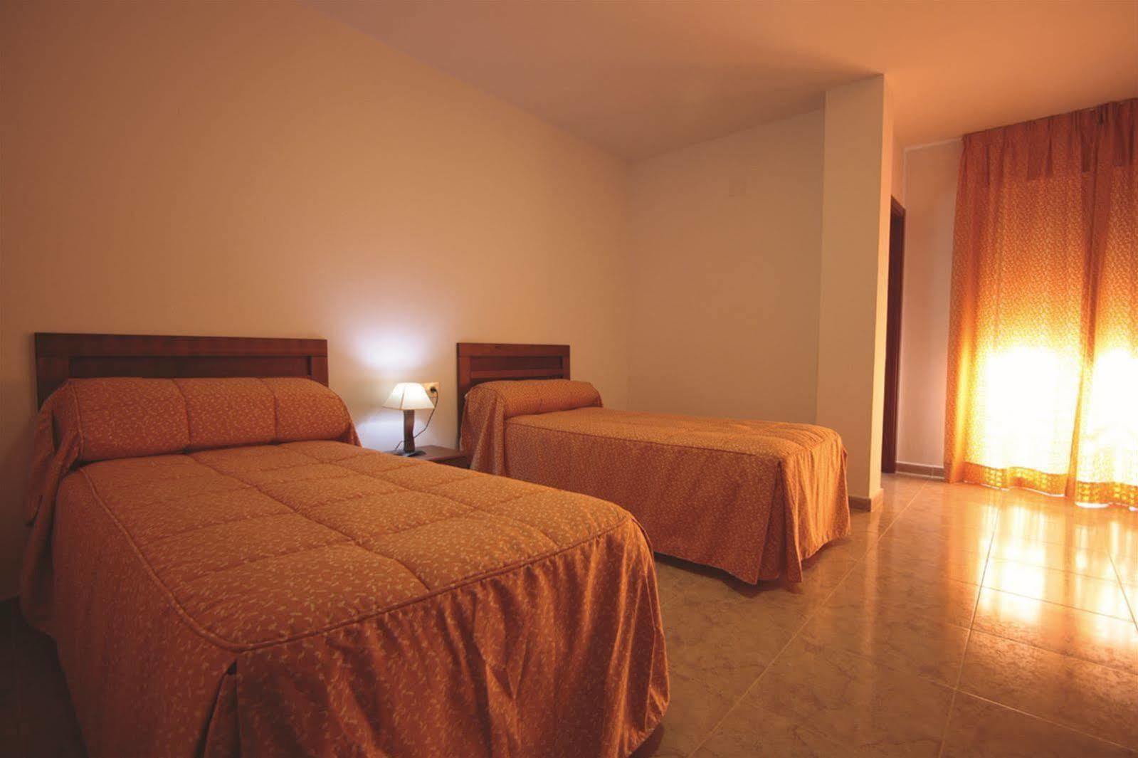 Hotel Balneario Fuentes Del Trampal Carmonita ภายนอก รูปภาพ